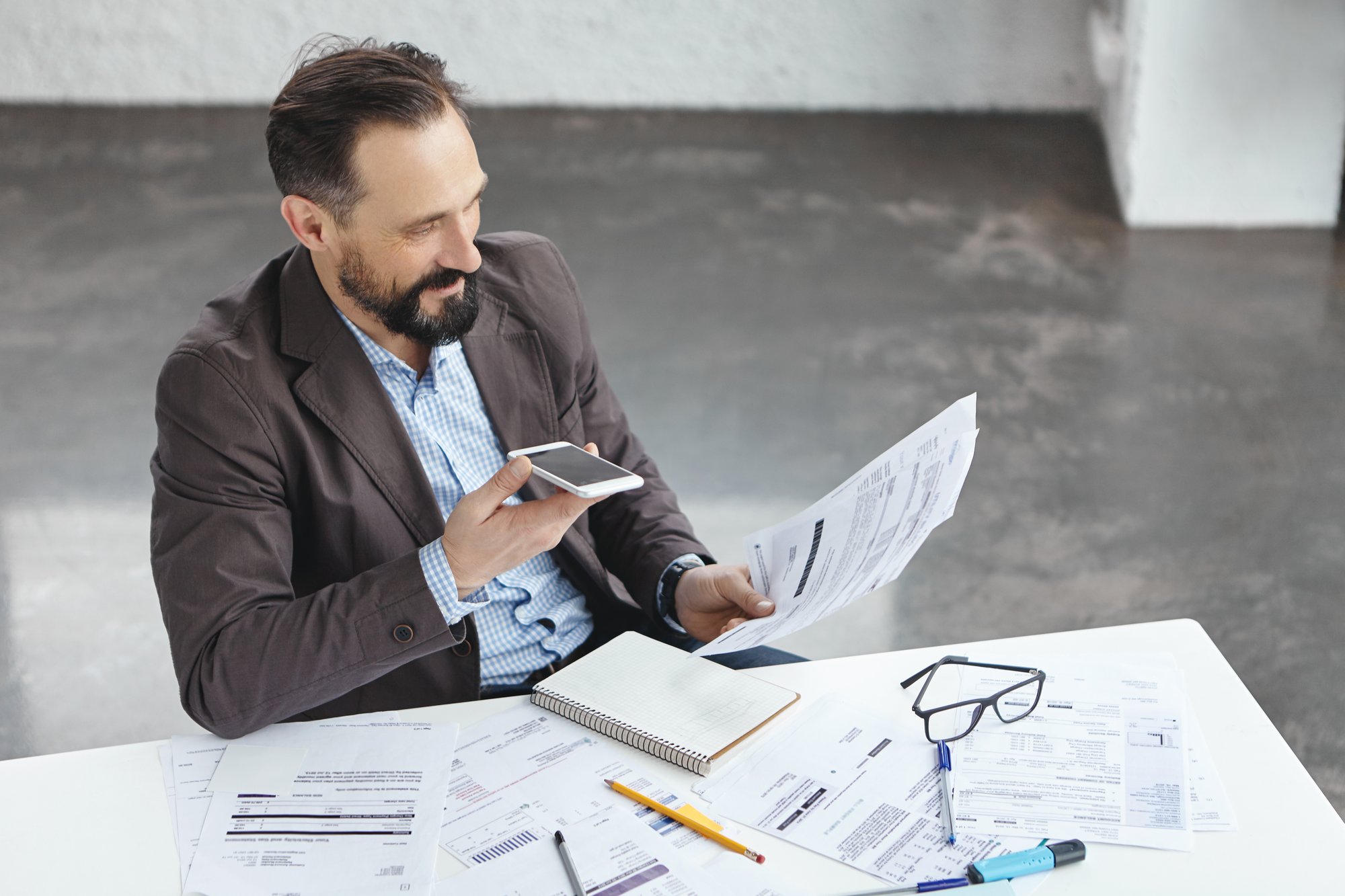 businessman-office-talking-phone businessman-office-talking-phone